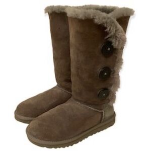 UGG Bailey Button Triplet II Boots Gray Size 5 Womens 1873 Plush Sheepskin